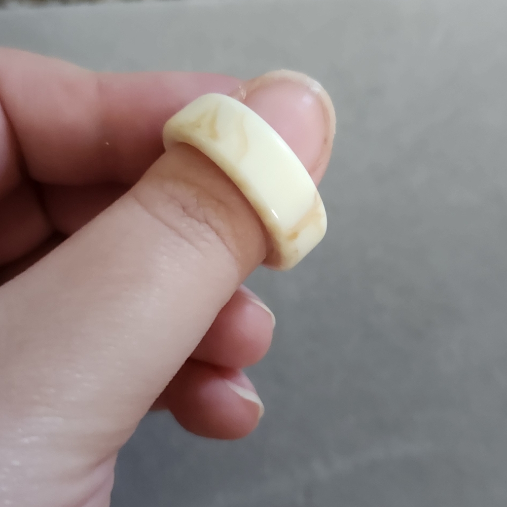Elegant Cream Marble Ring Size 7